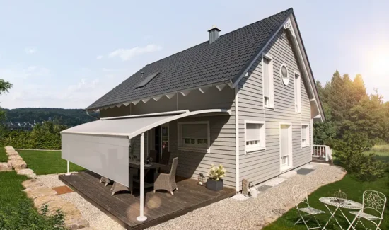 Modernes Einfamilienhaus mit Sonnenschutz auf der Terrasse